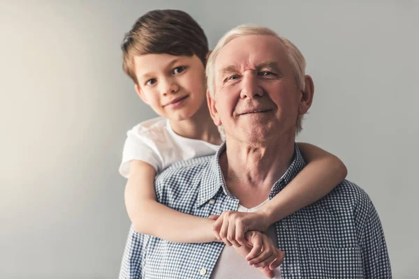 Abuelo y nieto — Foto de Stock