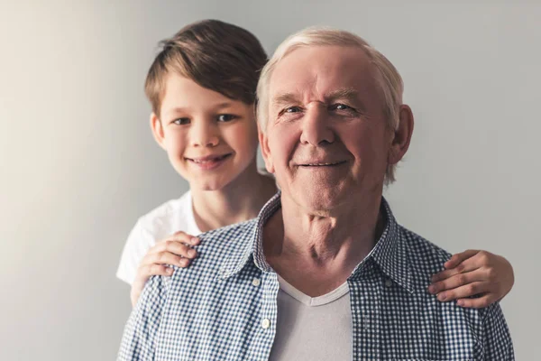Abuelo y nieto — Foto de Stock