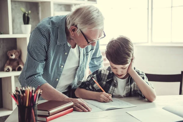 Abuelo y nieto — Foto de Stock