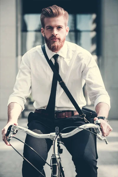 与自行车的商人 — 图库照片