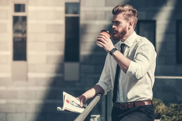 Businessman in the city — Stock Photo, Image