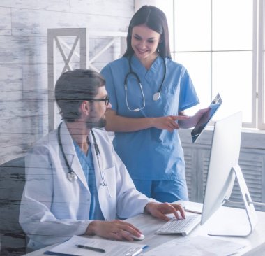 Güzel genç doktorlar