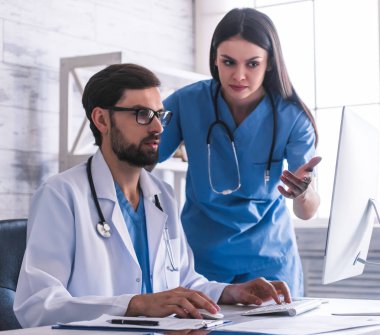 Güzel genç doktorlar