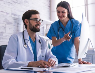 Güzel genç doktorlar