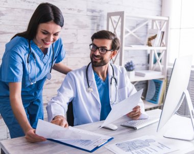 Güzel genç doktorlar