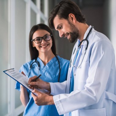 Güzel genç doktorlar