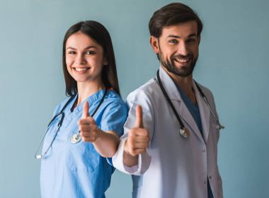 Güzel genç doktorlar