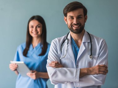 Güzel genç doktorlar