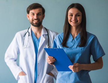 Güzel genç doktorlar