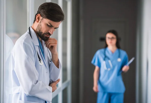 Belos jovens médicos — Fotografia de Stock