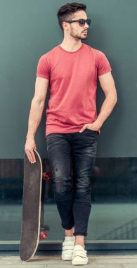 Şık adam açık havada