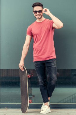 Şık adam açık havada