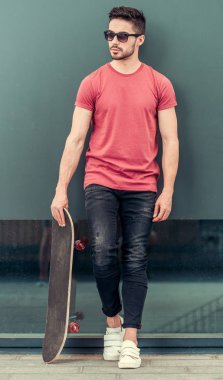 Şık adam açık havada