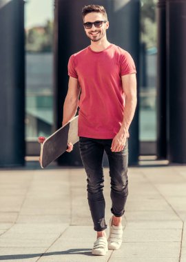 Şık adam açık havada