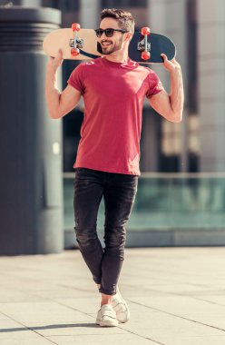 Şık adam açık havada