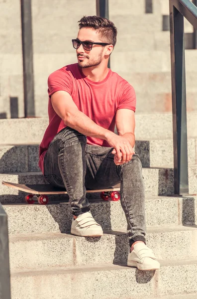 Şık adam açık havada