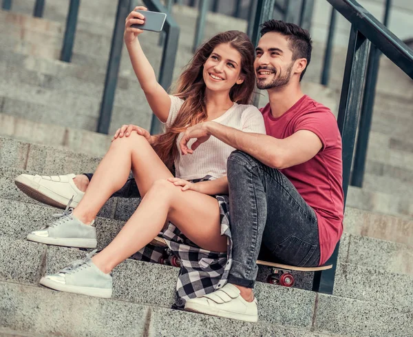 Couple in the city — Stock Photo, Image