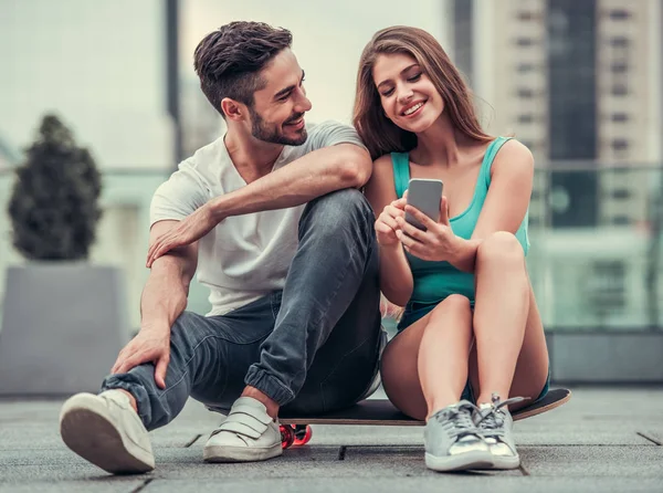 Casal na cidade — Fotografia de Stock