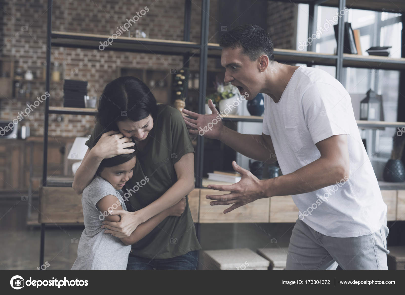 Трогательные свадебные фото. Отец смотрит как на женщину. Отец смотрит как на женщину. Отец смотрит как на женщину. Отец смотрит как на женщину.