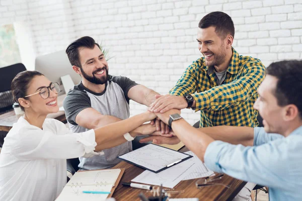 A group of young people discussing something in the office. They are showing a teamwork. — Stock Photo, Image