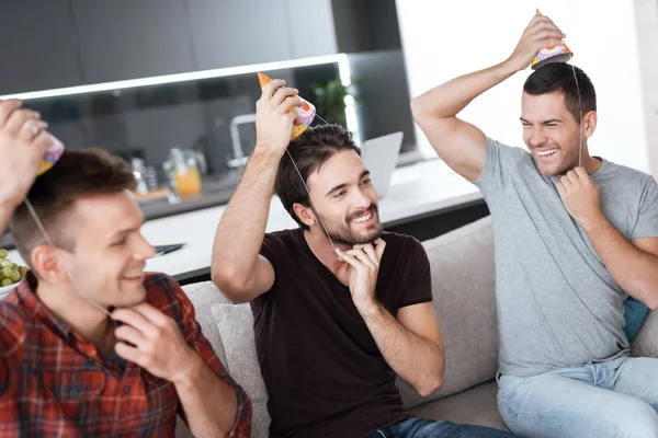 Men are putting on birthday hat. They are preparing for a party. — Stock Photo, Image