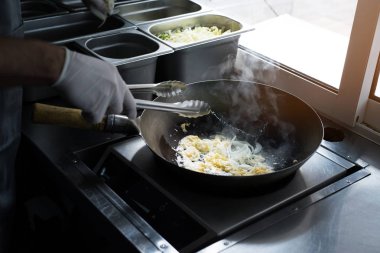 Çin eriştesi yakın çekim yapma süreci. Erişte özel 