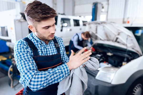 Father and son work at the auto service. Two mechanics work with the details of the car. — Stock Photo, Image