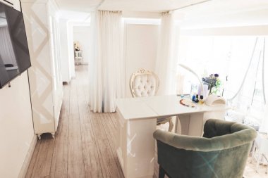 Enfes güzellik salonuyla şık iç mekanlara. İnsanlar olmadan bir güzellik salonu bir iç fotoğrafı.