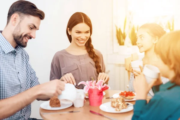Aile tatil birlikte 8 Mart kutluyor.