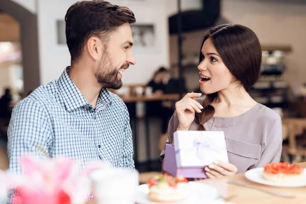A guy and a girl celebrate a holiday on March 8 in a cafe. — Stock Photo, Image