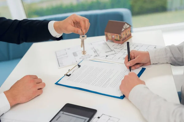 Conclusion of a contract for purchase of draft with realtor. Close-up photo of contract and draft. — Stock Photo, Image