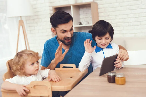 Man Spends Time His Sons Father Two Boys Engaged Raising — Stock Photo, Image