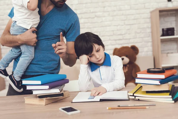 Een Man Besteedt Tijd Met Zijn Zoon Vader Van Jongen — Stockfoto