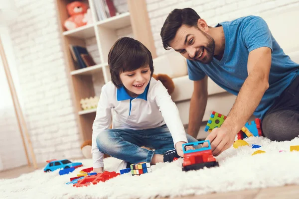 Padre Divierte Con Hijo Padre Ejemplar Niño Ocio Padre Juega — Foto de Stock