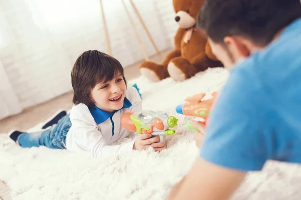 Father Has Fun His Son Exemplary Father Boy Leisure Father — Stock Photo, Image