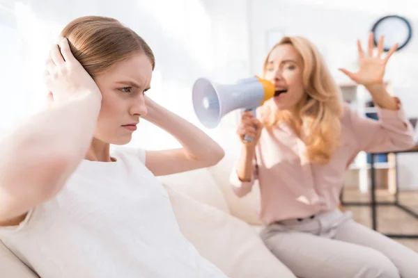 Mãe Uma Filha Adolescente Discutem Entre Eles Têm Uma Relação — Fotografia de Stock