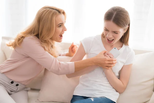 Mãe Uma Filha Adolescente Discutem Entre Eles Têm Uma Relação — Fotografia de Stock