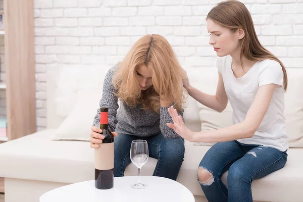 Teenage Girl Tries Stop Her Her Daughter She Does Want — Stock Photo, Image