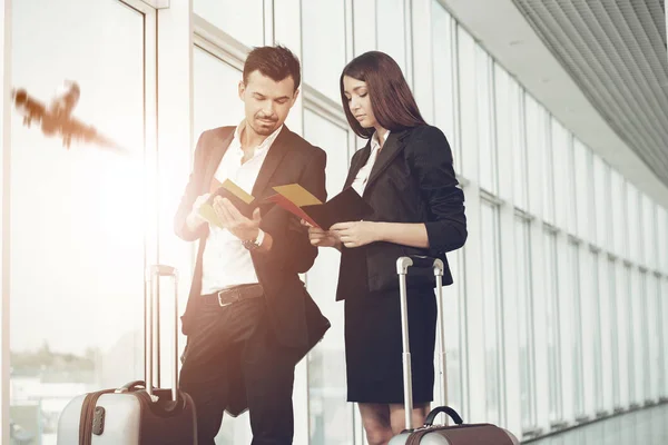 Business Travel. Business people at airport. Airport hall with panoramic windows. — Stock Photo, Image