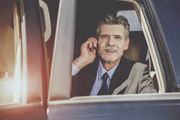 Empresario con teléfono — Foto de Stock