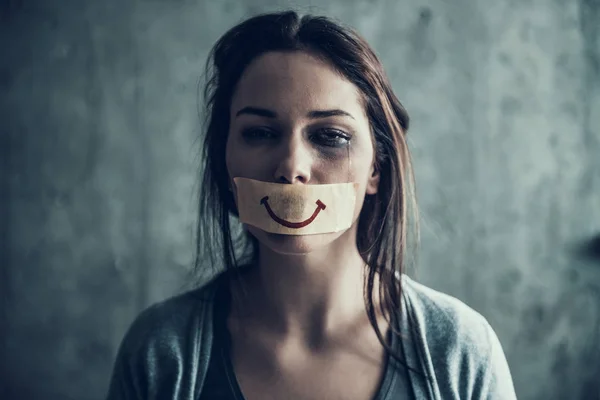 Oppressed beaten woman cries. — Stock Photo, Image