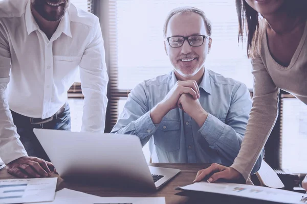 Gente de negocios trabajando —  Fotos de Stock