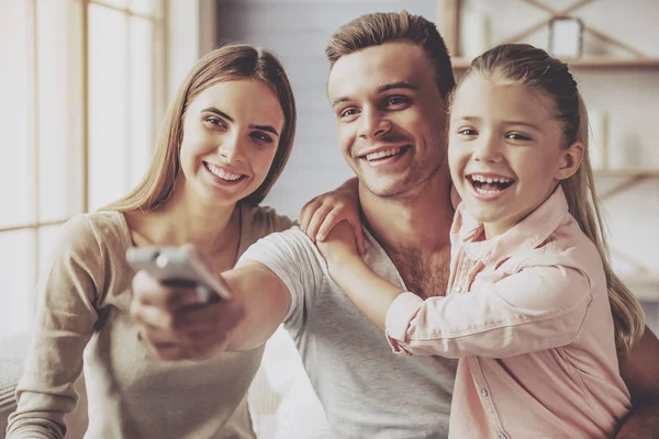 Familie zu Hause — Stockfoto