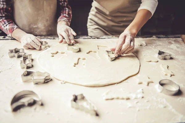 Mom and daughter baking — Stock Photo, Image