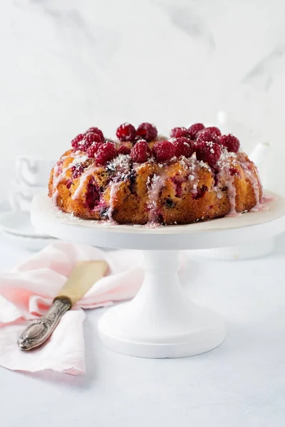 Lemon Bundt Cake Raspberries Light Background Selective Focus — Stock Photo, Image