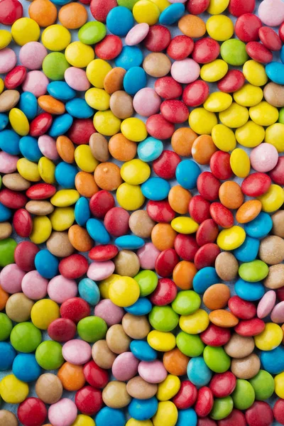 Kerek Csokoládé Egy Tarka Cukor Máz Világoskék Szelektív Összpontosít Felülnézet — Stock Fotó