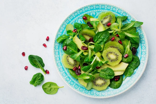 Salada Espinafre Folhas Bebê Agrião Kiwi Abacate Romã Placa Cerâmica — Fotografia de Stock