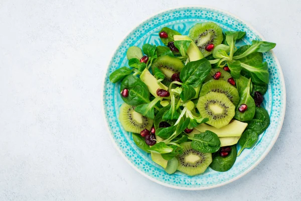 Insalata Spinaci Baby Leaves Crescione Kiwi Avocado Melograno Piatto Ceramica — Foto Stock