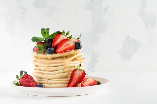 Stack Homemade Little Pancakes Honey Fresh Strawberries Sauce Light Wooden — Stock Photo, Image