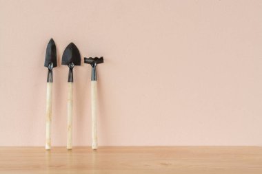 Maça, çatal ve tırmık bahçe aletleri